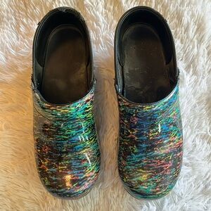 DANSKO black multi color splash shoes clogs 38 8